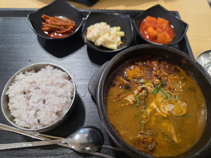  13000원 우거지갈비탕 vs 14500원 오징어삼겹