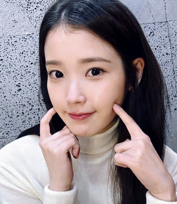 260108 IU Instagram(Berries) 日常及季刊/MV/電視劇/廣告拍攝地等未公開自拍...