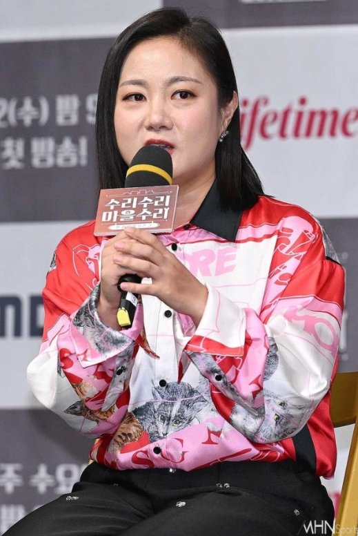   박나래 '차량 내 19금 행위' 의혹... 변호사 "사실일 경우 위약금만 수백억 달할 것"