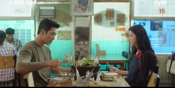  스프링 피버 2화 줄거리 – 옻닭 한 그릇에 ‘알레르기 대참사’? 안보현 “내 몸에 손대지 마쇼” 설렘 폭발