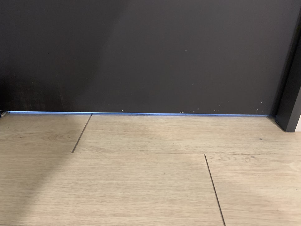 동작구중문수리 화장실 슬라이딩도어 댐퍼교체 작업현장