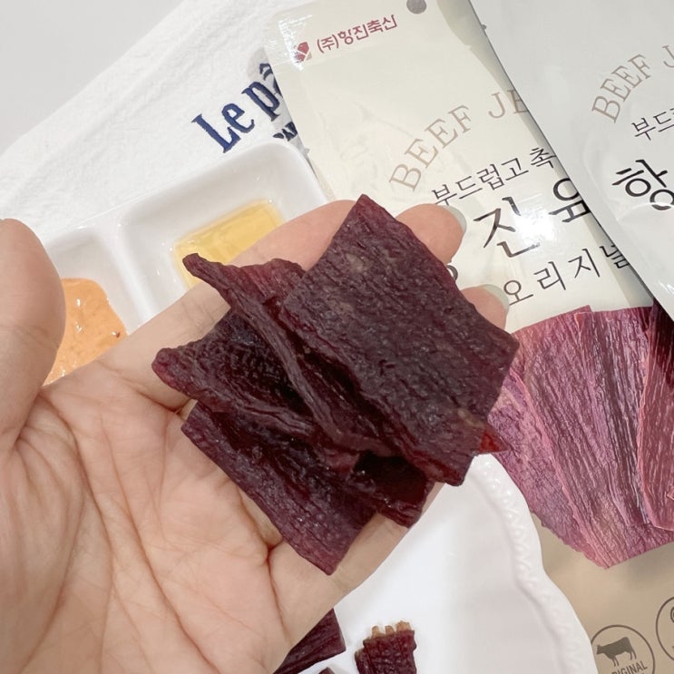 한 입 크기로 먹기 편한 한우육포 믿고 먹는 항진육포