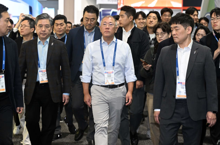 CES 2026 ‘깐부<b>회동</b>’ 재현… <b>정의선</b>·<b>젠슨 황</b>, 현대차... 