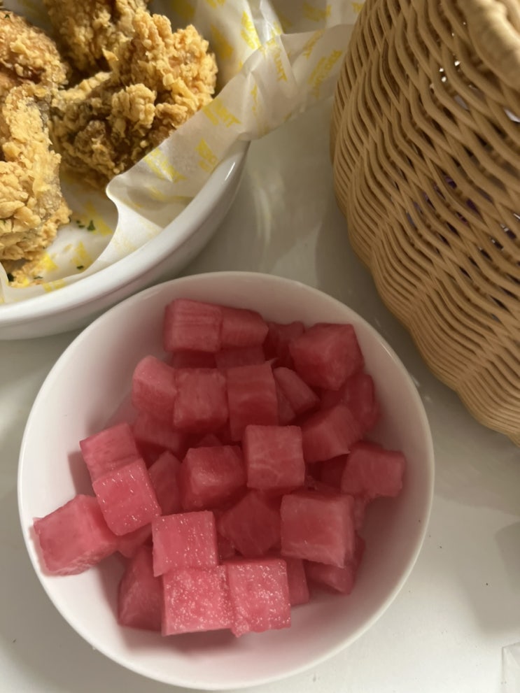  오유에프앤비 대용량 무절임 비트치킨무 아이와 먹어본 후기