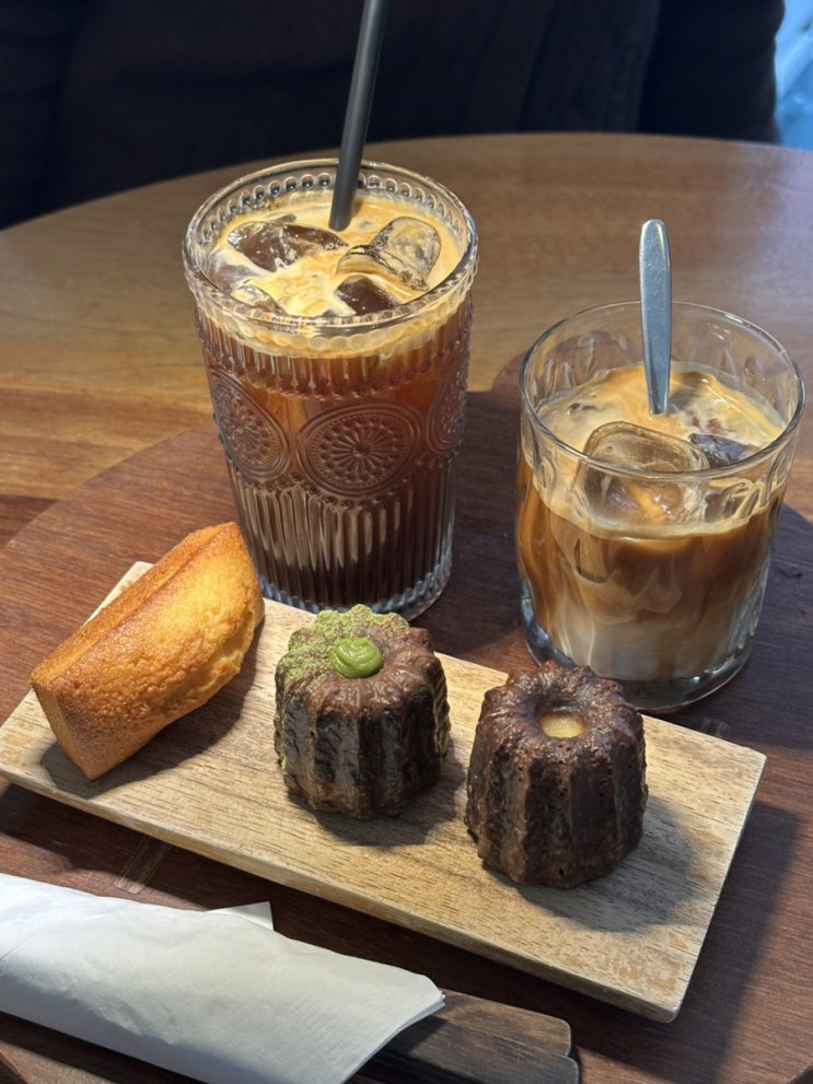  홍대 연남동 까눌레 휘낭시에 맛집 카페 모파상