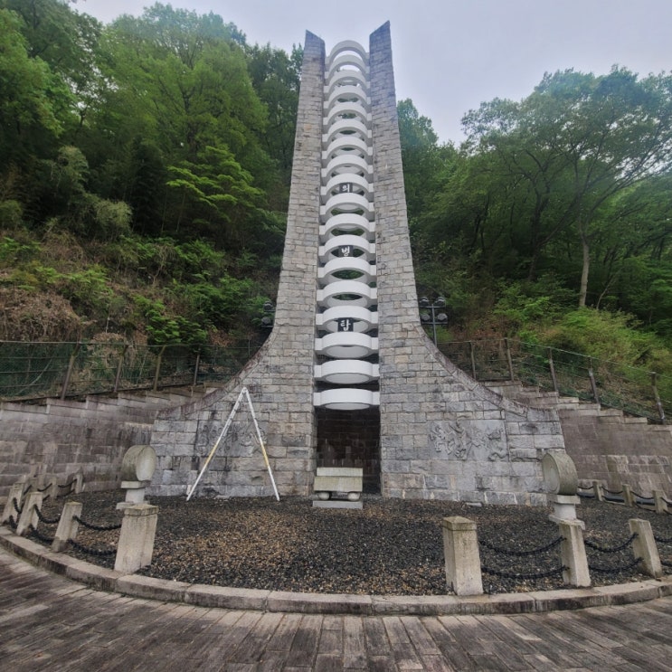  경주 충혼탑 위령탑 곰팡이 제거, 석재 바닥/계단이 다시 보이기까지