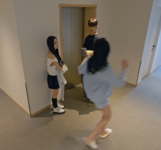   환승연애4 현지, 민경·유식 살벌한 대치 속 잠옷 차림 등장?! 스팀다리미가 바꾼 공기