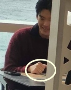   스페인 달군 김우빈·신민아의 달콤한 허니문! 약지에 빛나는 결혼반지 포착