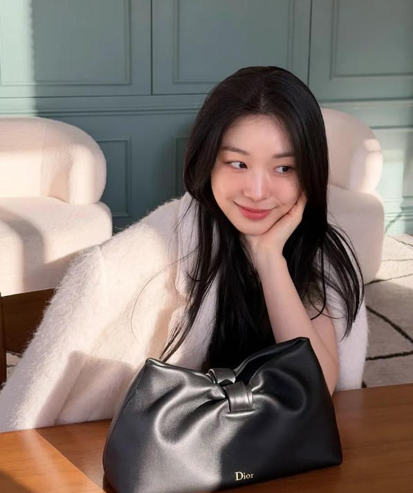  김연아 디올 신상백 공개! 성수동 발칵 뒤집은 퀸의 귀한 코디 분석