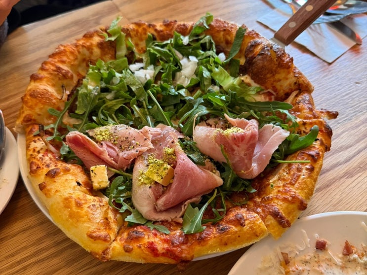  [피클스 / 부산 전포] 신선함이 쏟아지는 피자 맛집, '인생 피클'을 만나다