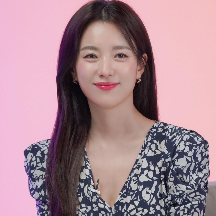 청순함의 대명사 배우 한효주! 실물 스타일링 변천사까지