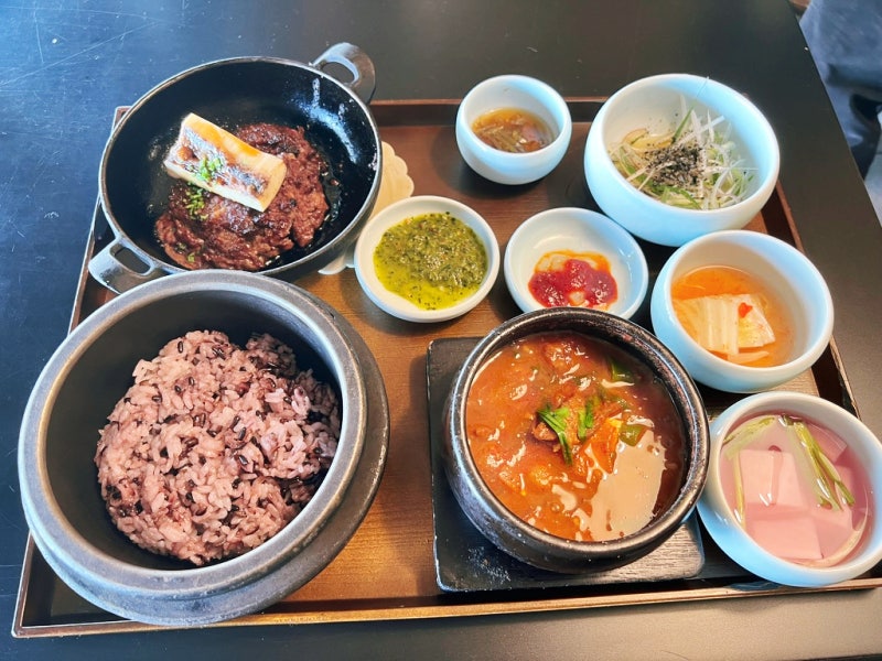 Seoul Lotte World Mall Branch_Baekun, a premium tteokgalbi set menu brand created by Mongtan 5