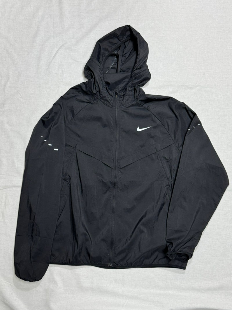 [NIKE] 나이키 스트라이드 남성 리펠 UV 러닝 재킷 (HV4549-010) / 겨울 러닝 바람막이 / 러닝 음악 ....