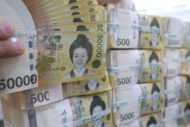금리 내렸는데 집값은 왜 안 움직일까