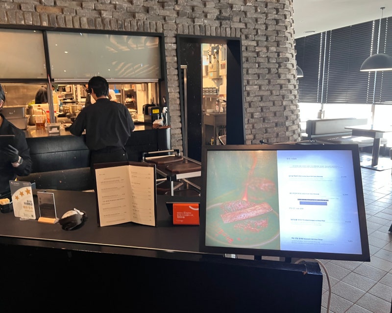 Seoul Lotte World Mall Branch_Baekun, a premium tteokgalbi set menu brand created by Mongtan 17