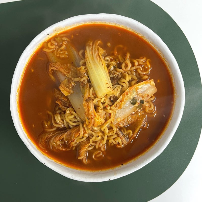 [유행 레시피] 흑백요리사 윤남노 셰프 스타일! 신라면으로 만드는 짬뽕보다 맛있는 '알배추 ....