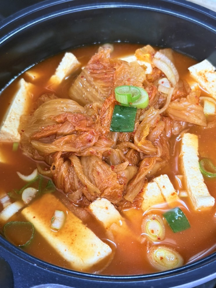  김치찌개밀키트 돼지고기도 듬뿍 맛있는 엄마손김치찌개