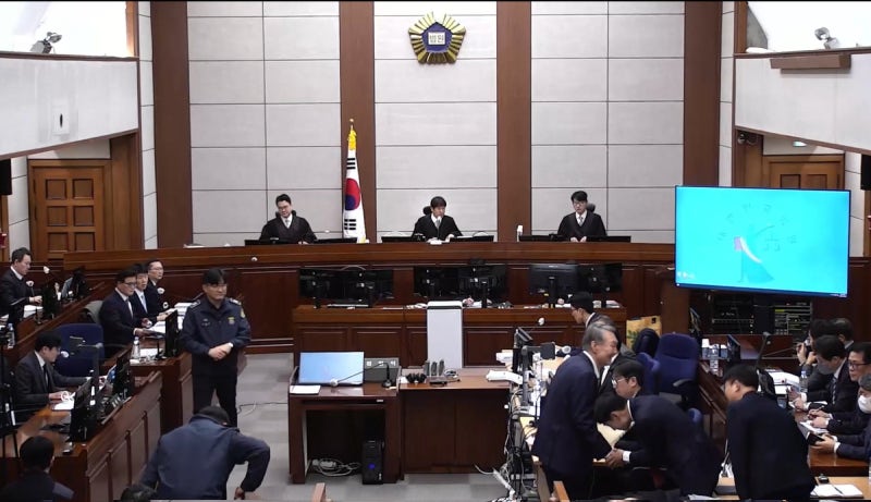 법원 "내란 우두머리 윤석열 구형, 13일로 연기