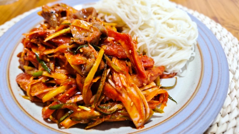 매콤하고 감칠맛 가득한 골뱅이무침 소면 만드는 법 / 세상 맛있는 류수영 골뱅이 황태채 무....