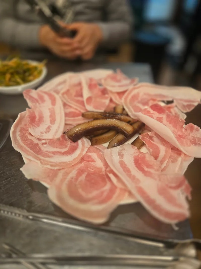 부산서면 냉삼겹은 여기서! "부라더식당" 행복한 가족 외식 명소