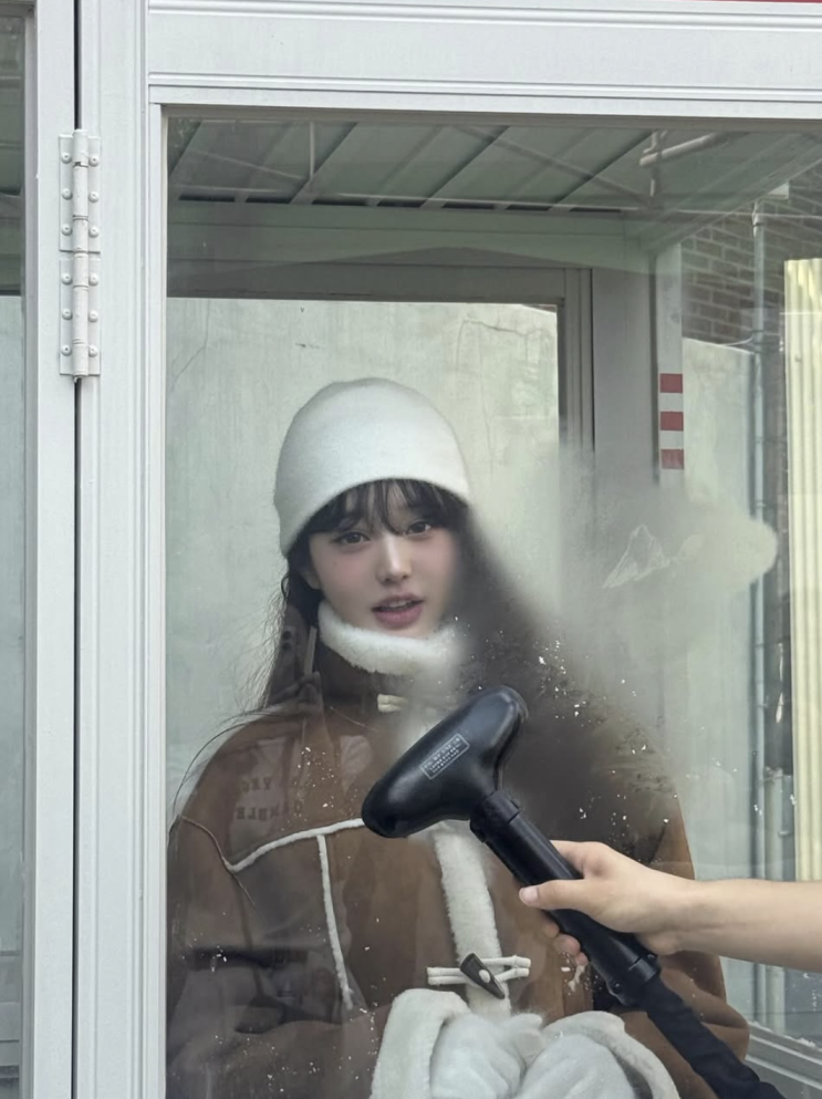  [셀럽 패션] 아이브 장원영 인스타 무스탕 뭐야? 여친룩 정답 공개!