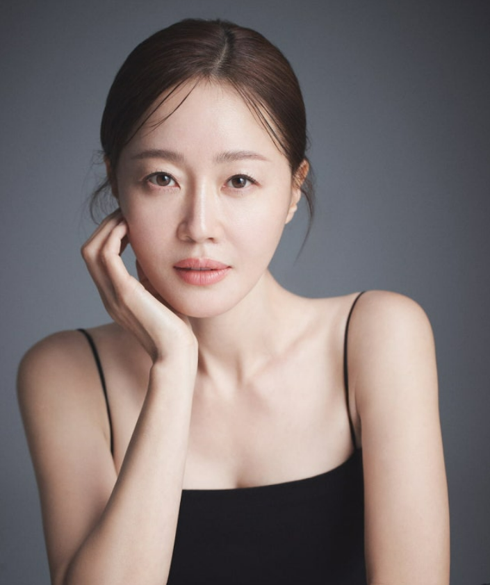 대상 수상 후 논란과 대비되는 엄지원의 파격적인 행보와 안재욱의 과거사 재조명 [연예인]