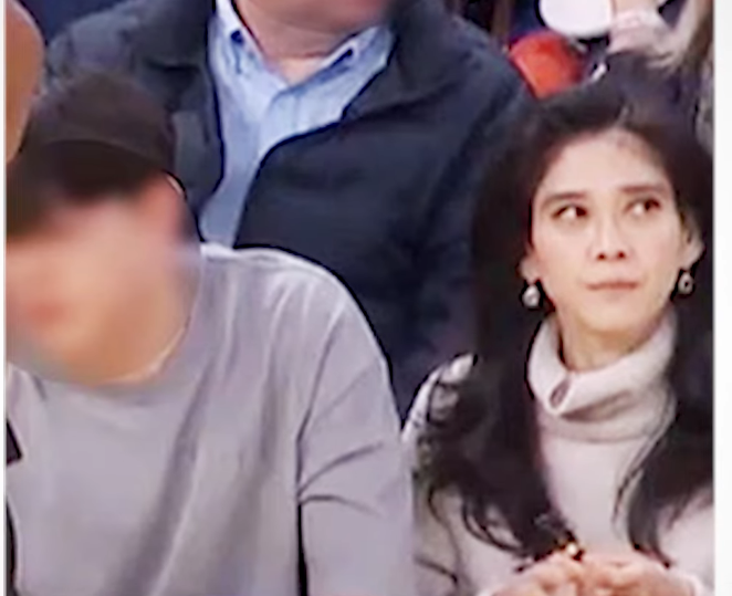  삼성가 공주도 결국 엄마! 여배우 아우라 재벌녀의 NBA 나들이 명품 가방 패션