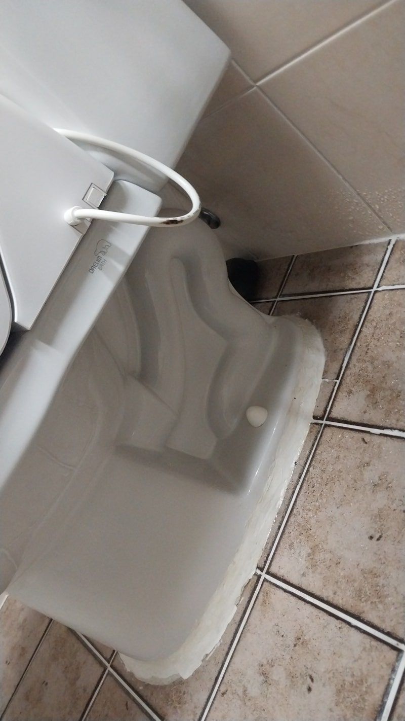 🚽 서울 관악구 봉천동 아파트변기 청소 중 물통 파손으로 누수 발생