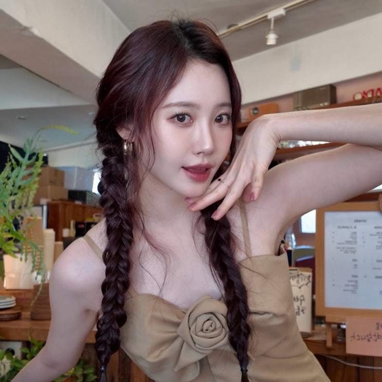  유라 레드브라운 염색 ! 웜톤 쿨톤 모두 어울리는 여자 긴머리 염색 추천
