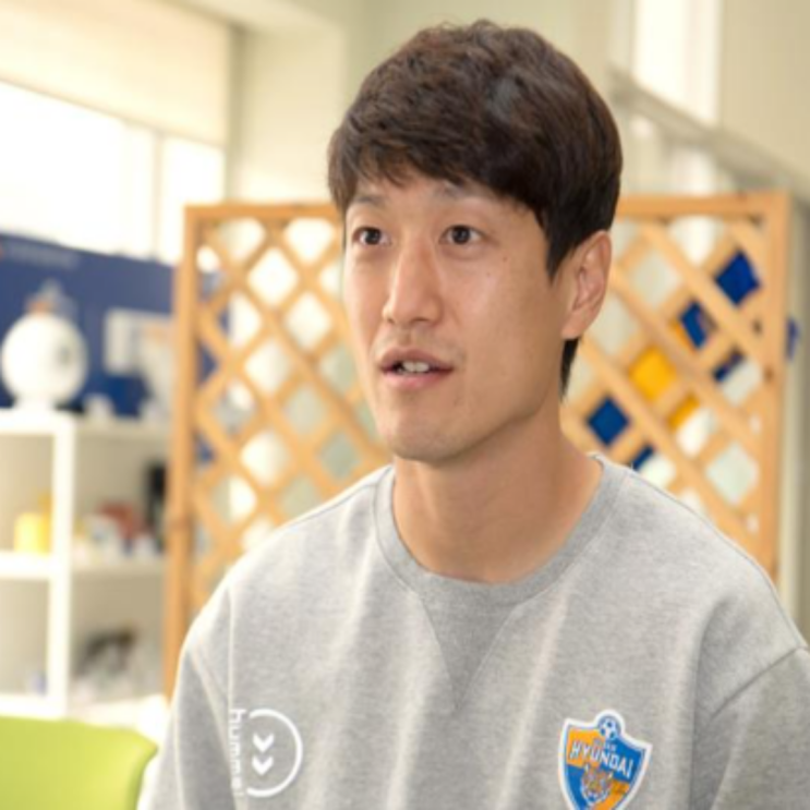 울산과 계약만료 이청용!! 하지만 그를 원하는 어떠한 이적설도 없다!! 결국 골프세리머니가 자충수가 되어버린 셈!! 은퇴엔딩일까??