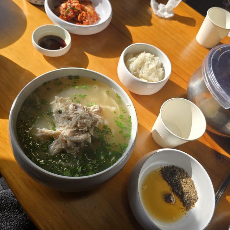  [내돈내산] 수원 칼국수 맛집 진하고 맛있고 분위기 좋았던 한 끼 식사 '화홍칼국수' 방문 후기 (메뉴, 가격, 내부, 음식 등)
