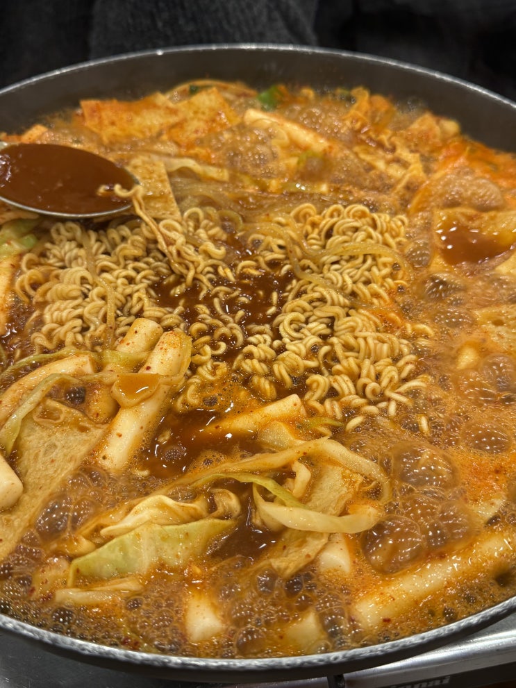  신당동 아이러브떡볶이 솔직 후기 | 신당동 떡볶이 타운에서 즉석 떡볶이부터 볶음밥까지