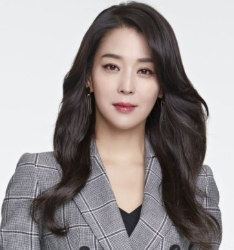 한고은 사주는 종왕격(從旺格)에 해당하므로 水(印星), 木(比劫), 火(食傷)가 吉神에 해당됩니....