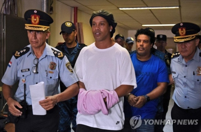 위조 여권으로 구금된 호나우지뉴, 감옥 생활 솔직 고백