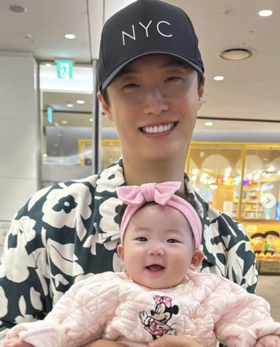  “또 울어?” 방송인 원혁 눈물 논란, 동생의 일침에 웃음 터진 이유｜아뽀TV 화제 영상 정리