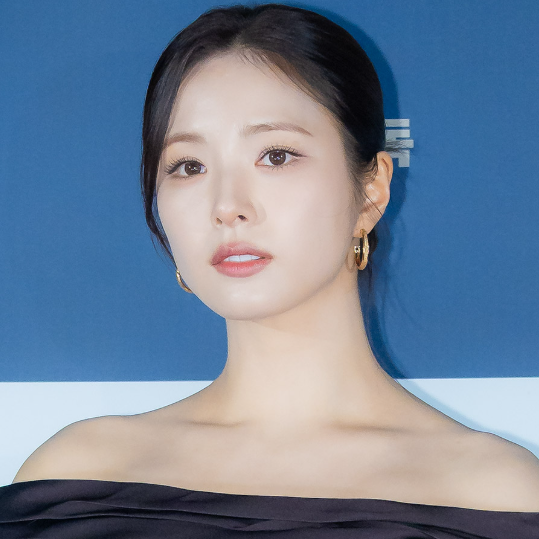 12년 만의 영화 복귀, 신세경 북한 종업원 사투리(ft. 휴민트 기본정보)