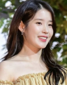   “그거 다른 옷인데..?” 아이유, 이종석과 ‘300만 원대 커플 후드티’ 설 직접 등판해 해명!