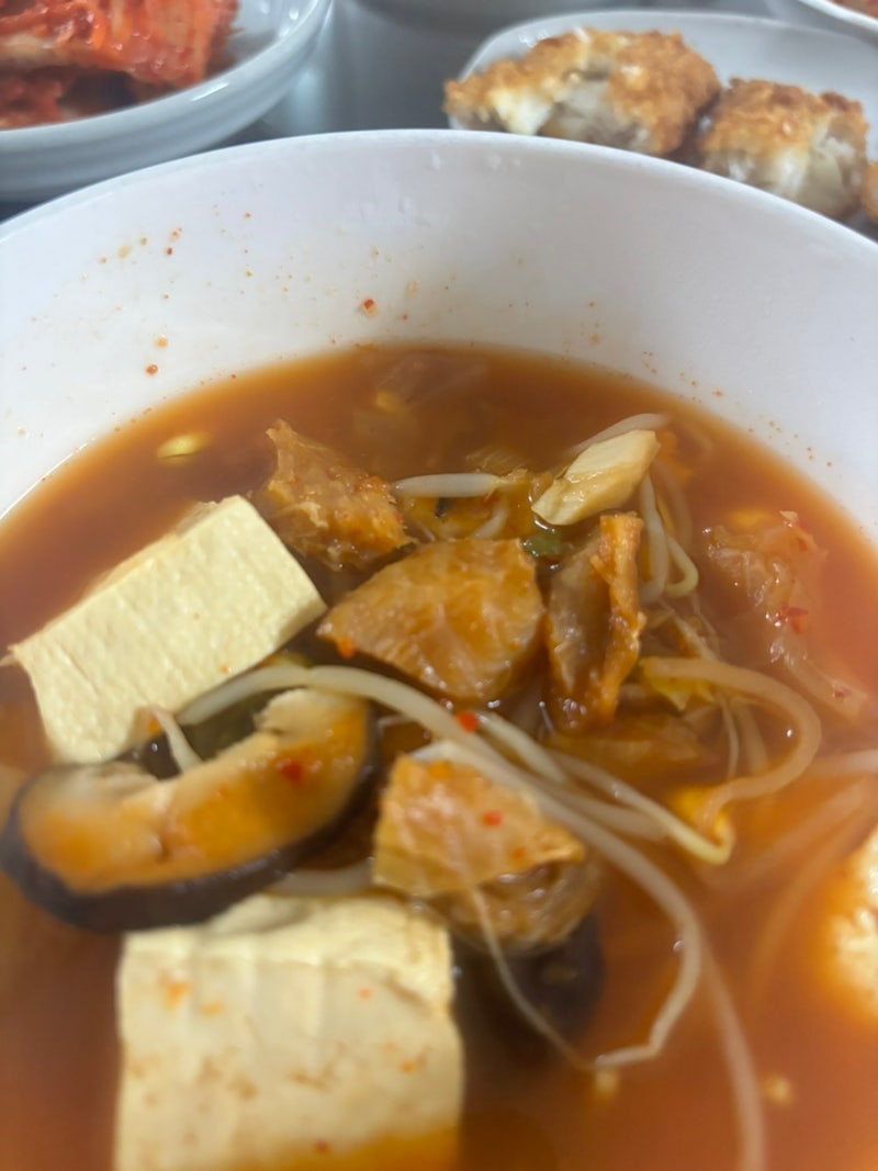 추운 겨울 저녁, 황태김치콩나물국은 어떠세요?