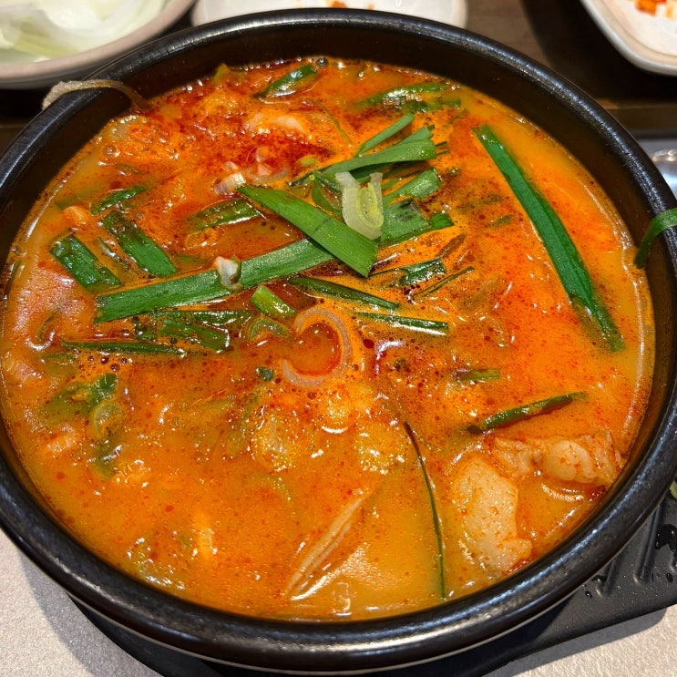  상무지구 점심 단체 맛집 추천 상무국밥 돼지국밥 곱창구이 후기