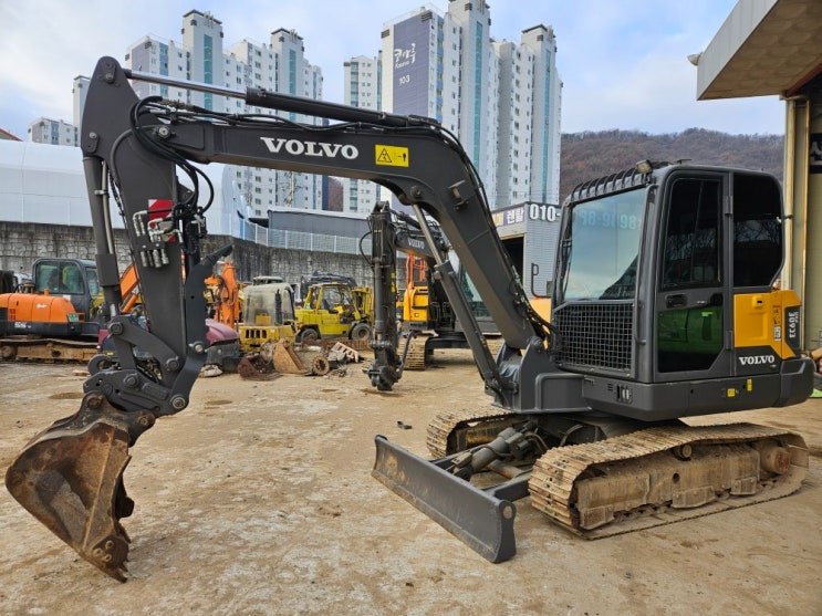  볼보 EC60E Pro 2023년식 가동3700 코끼리집게 회전라인 02 중고굴삭기