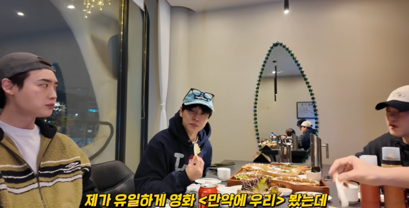 "다른 옷인데..?" 아이유, 이종석 커플룩 직접 해명! 팬 섭섭함에 등판한 '사이다' 사연