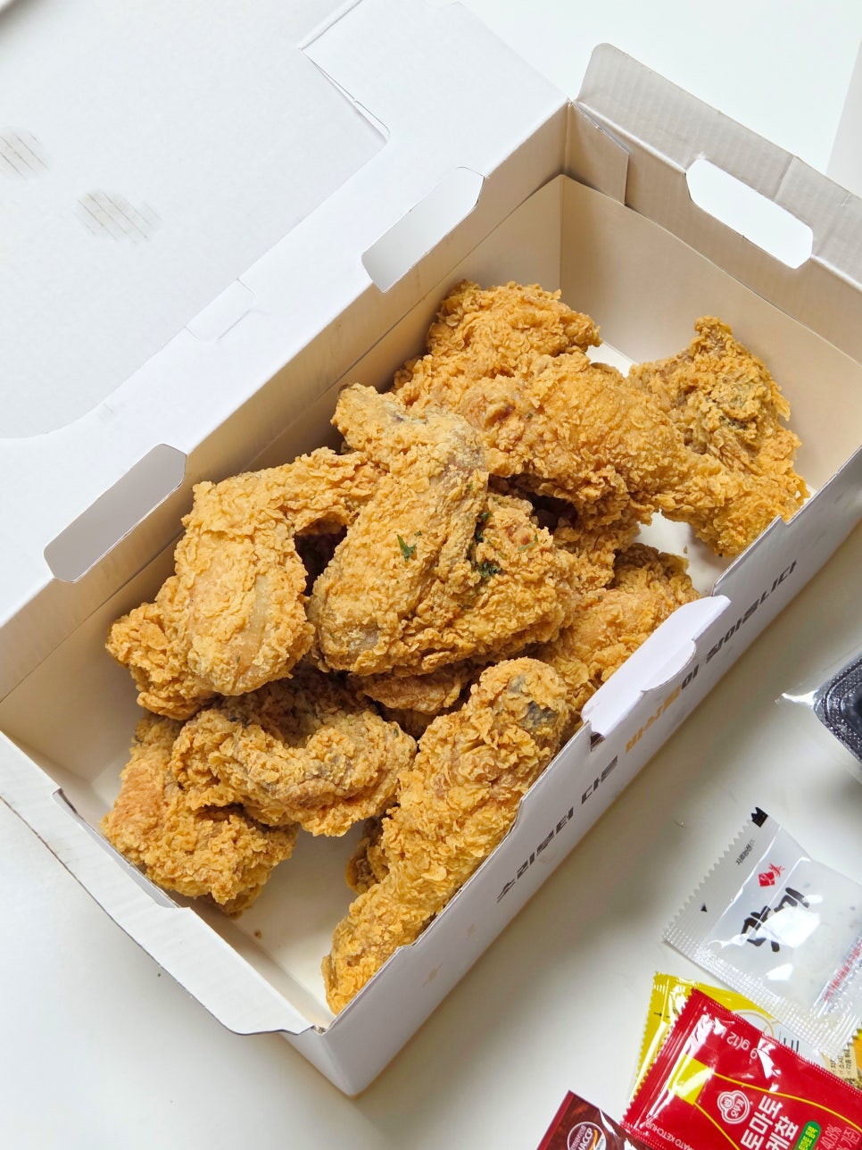 치킨플러스 광주문형점 사진 2