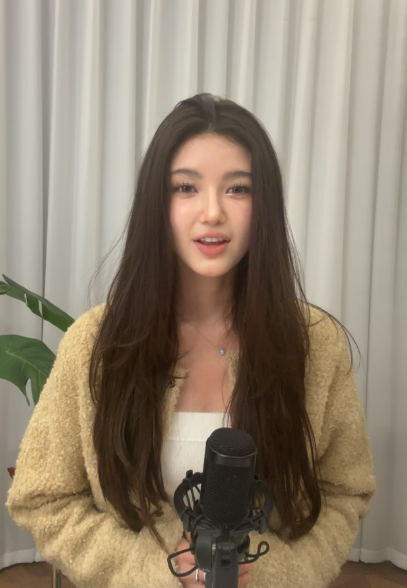   눈물로 시작된 뉴진스 다니엘의 작별 인사… “버니즈, 이건 끝이 아니에요” 뉴진스 이후 첫 라방 심경 고백 