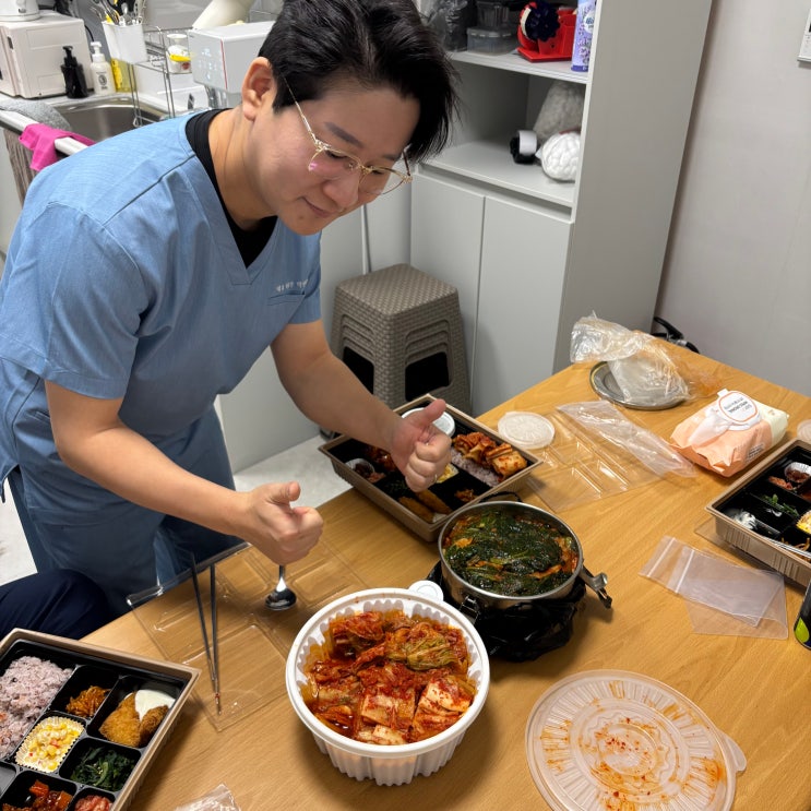  장유기통찬의원의 푸짐한 점심시간, 엄지척 나오는 김치 