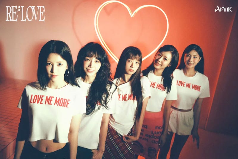 데뷔 15주년 맞이한 에이핑크+신곡 'Love Me More'...스스로 완성한 케이팝의 역사 (리뷰)