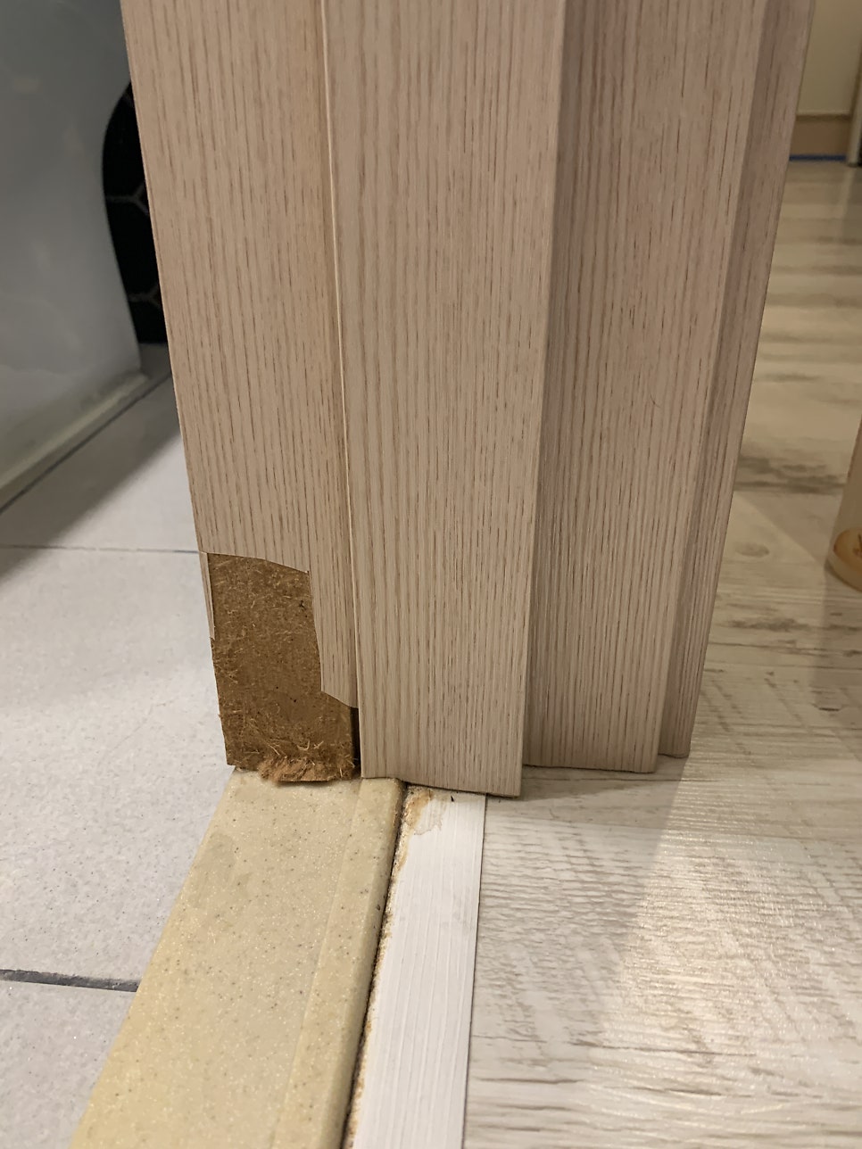 화장실부분시트지 문틀몰딩까짐으로 인한 수원 작업현장