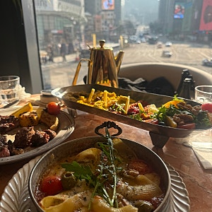 [더펄바이그릴도하 명동점] 기념일에 오기 좋은 지중해식 맛집(feat.후무스/양갈비/레터링케....