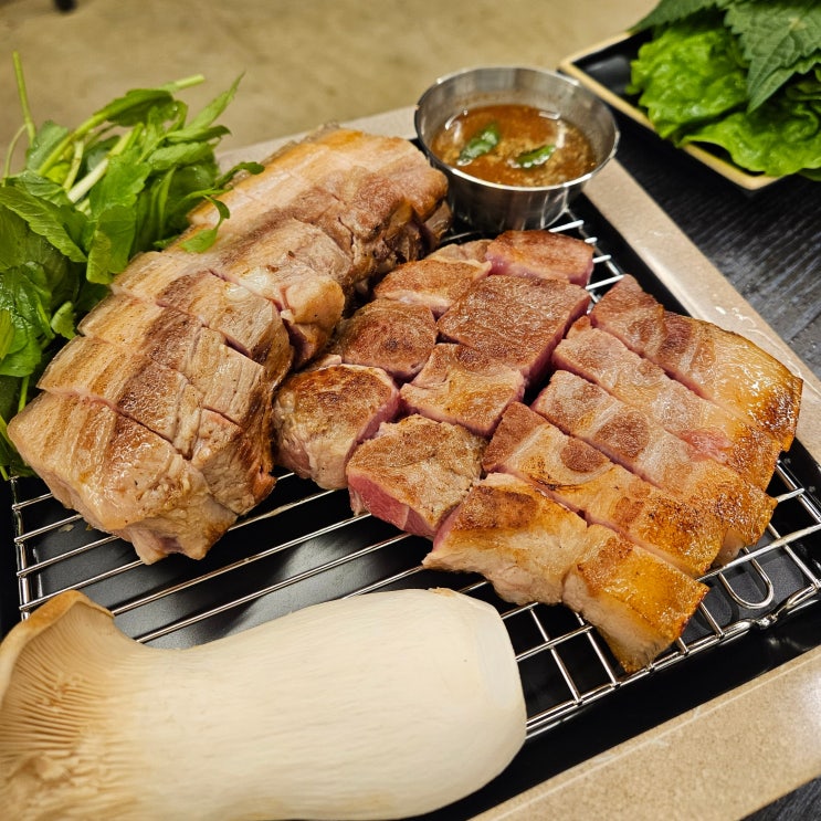  바삭 쫀득한 오겹살 맛집 제주 육월 애월흑돼지 본점