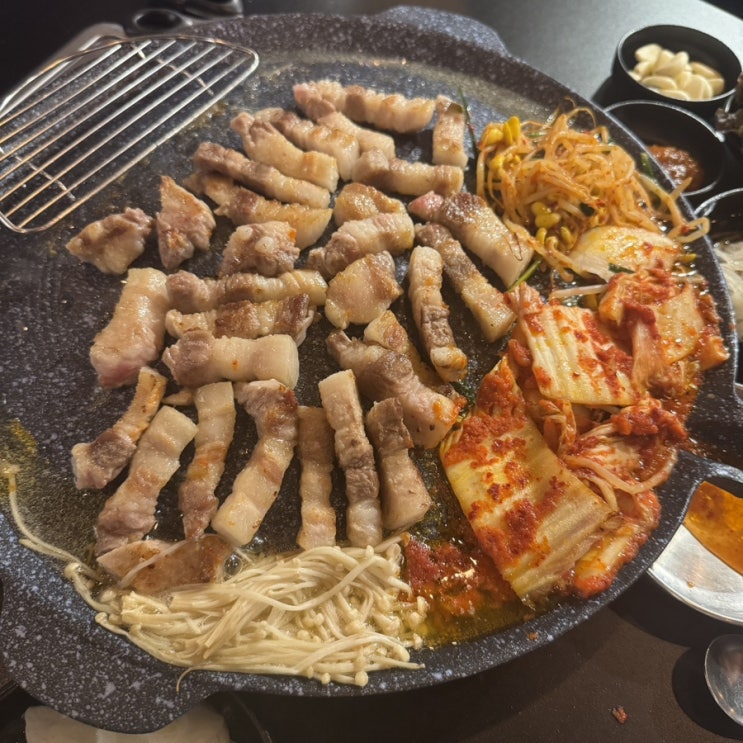  수원역 고기집 987솥뚜껑삼겹살 가성비 좋은 모임장소