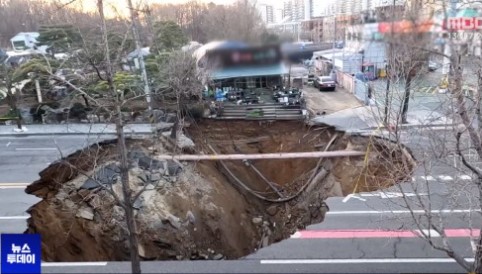 [보험정보] 땅꺼짐 사고로 숨진 청년, 오토바이 탔다고 보험금 지급 거절 논란